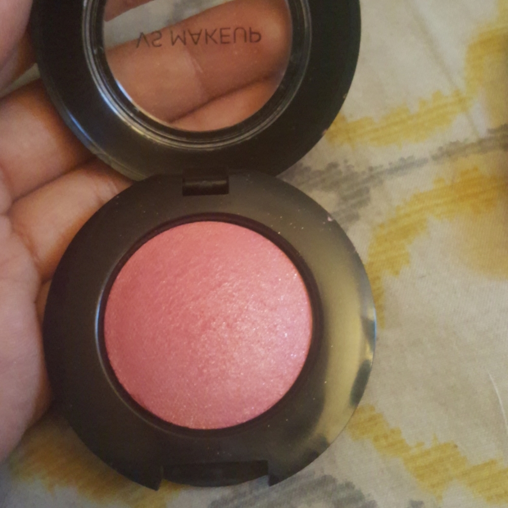 Victoria's Secret makeup trio - Picture 9 of 11